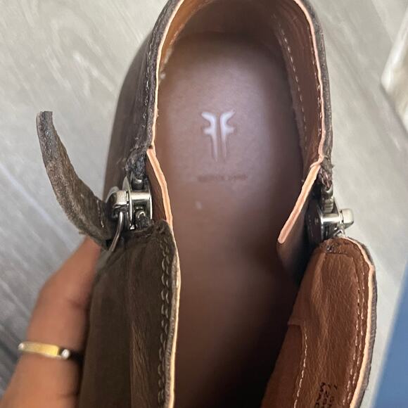 Frye Womens Judy Side Zip Oiled‎ Leather Olive Almond Toe Bootie Size 7.5M - Picture 4 of 5